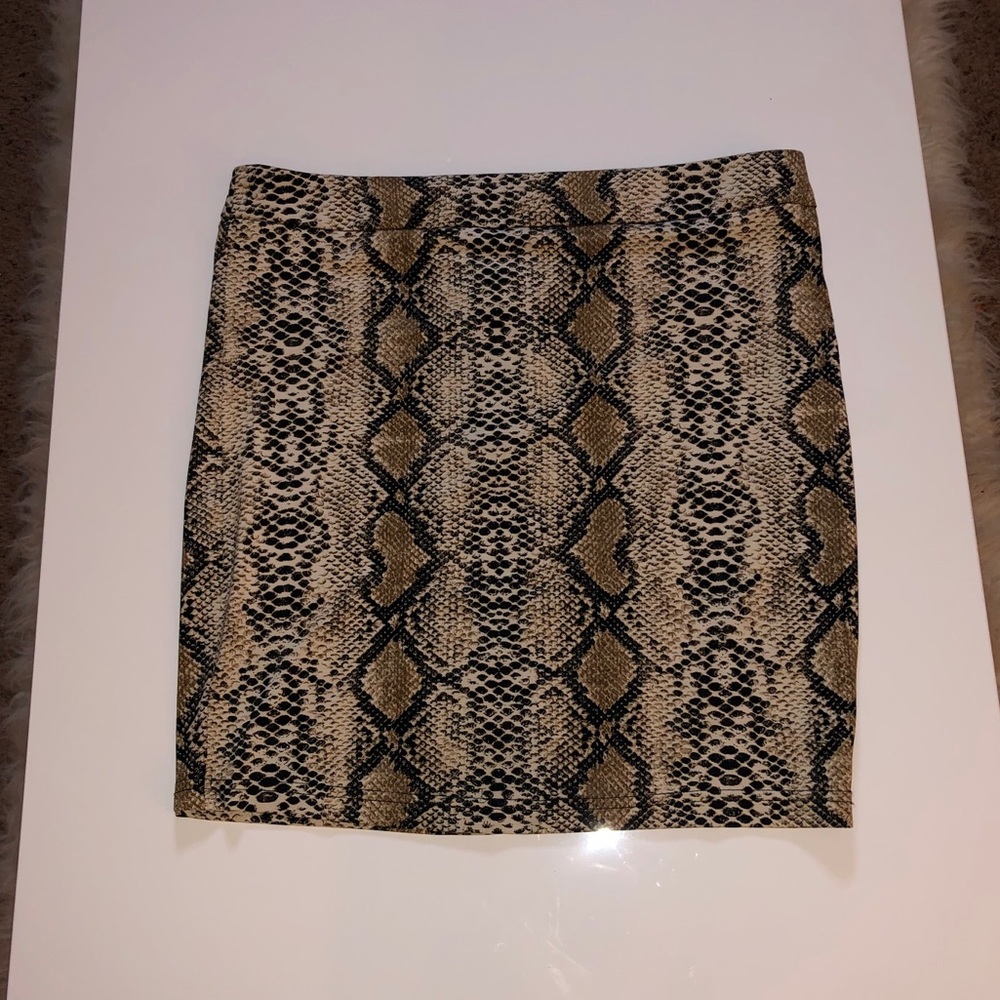 Windsor Snakeskin Bodycon Mini Skirt (Size: M)